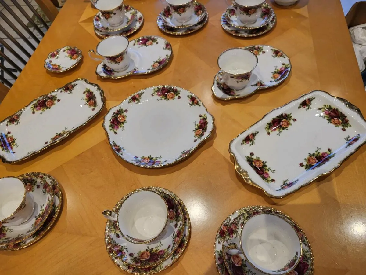 Fabulous lot of Royal Albert Old Country Roses - Image 4