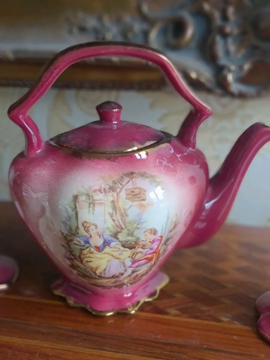Staffordshire old court WARE POSTAGE AVAILABLE - Image 2