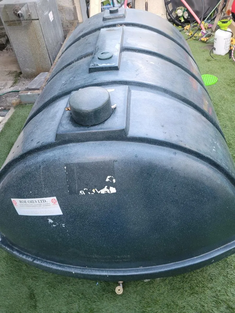 Oil tank 1225 litre  in good condition