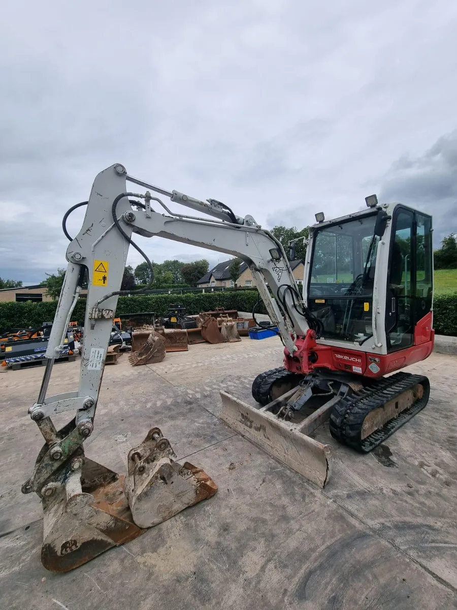 2016 TAKEUCHI TB230 - Image 3