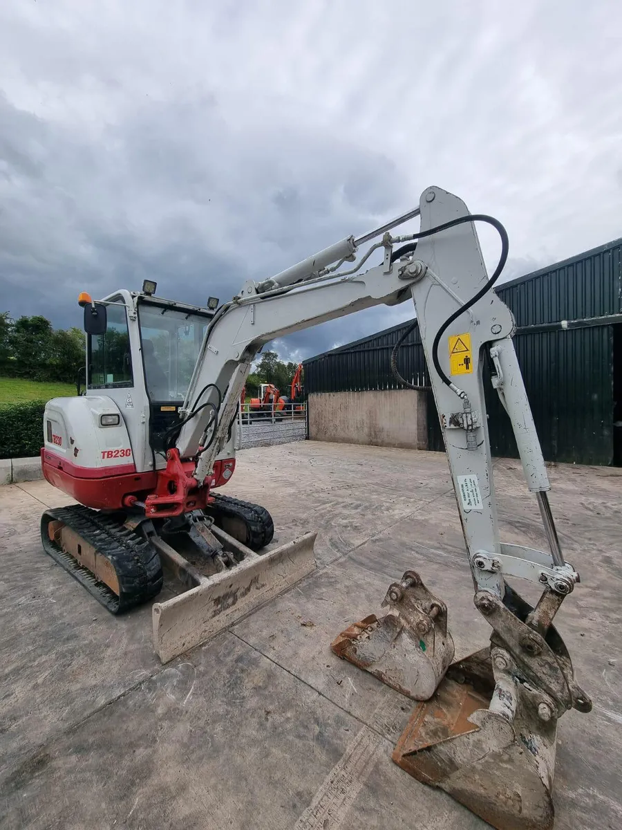 2016 TAKEUCHI TB230 - Image 2