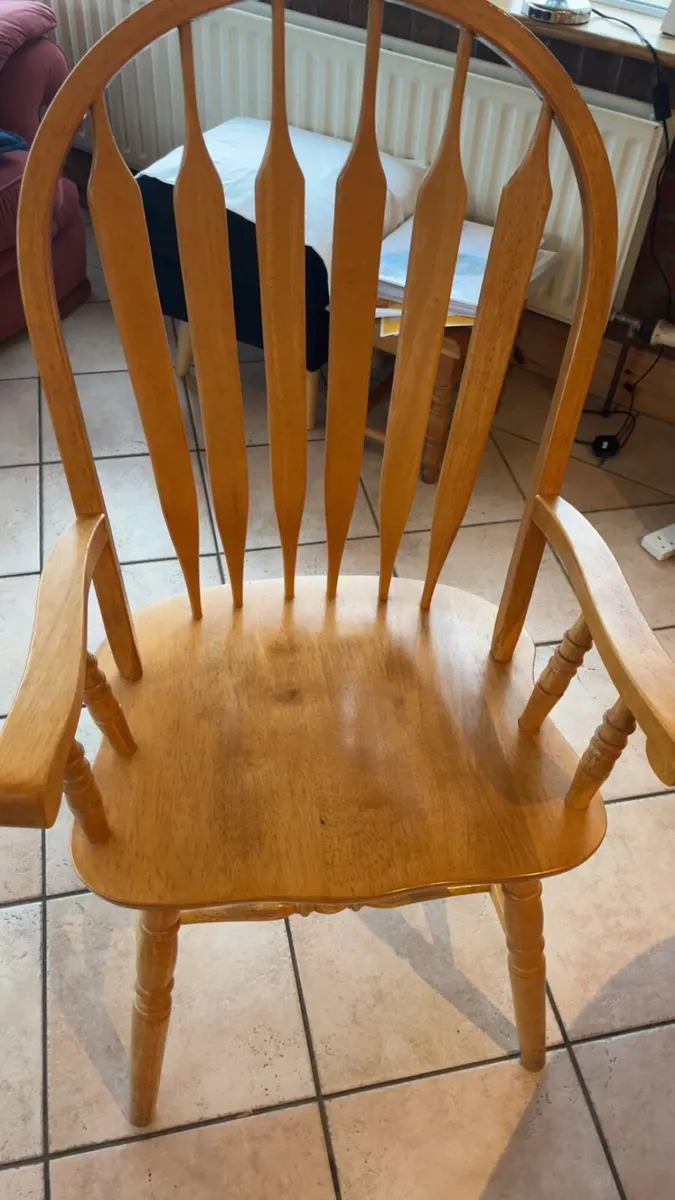 Table and chairs - Image 4