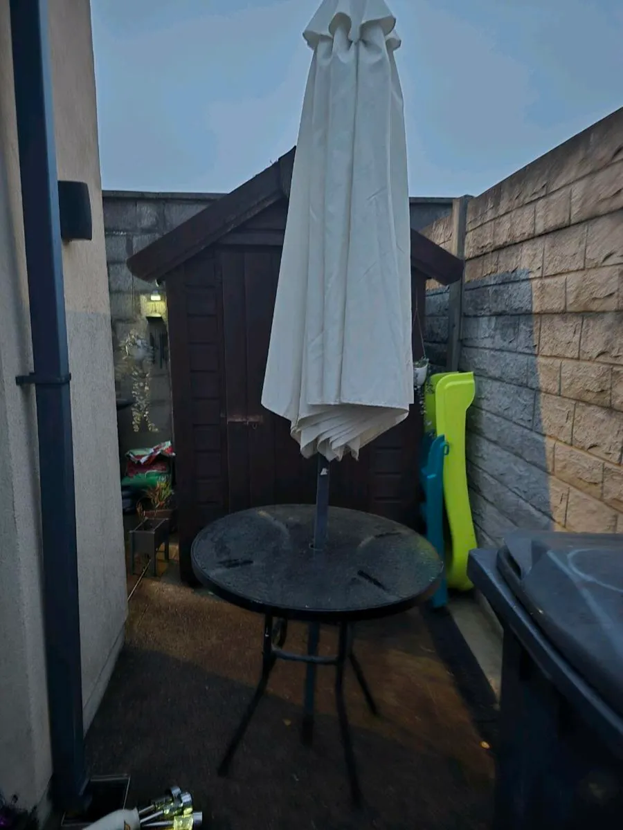 Glass table & Parasol - Image 1