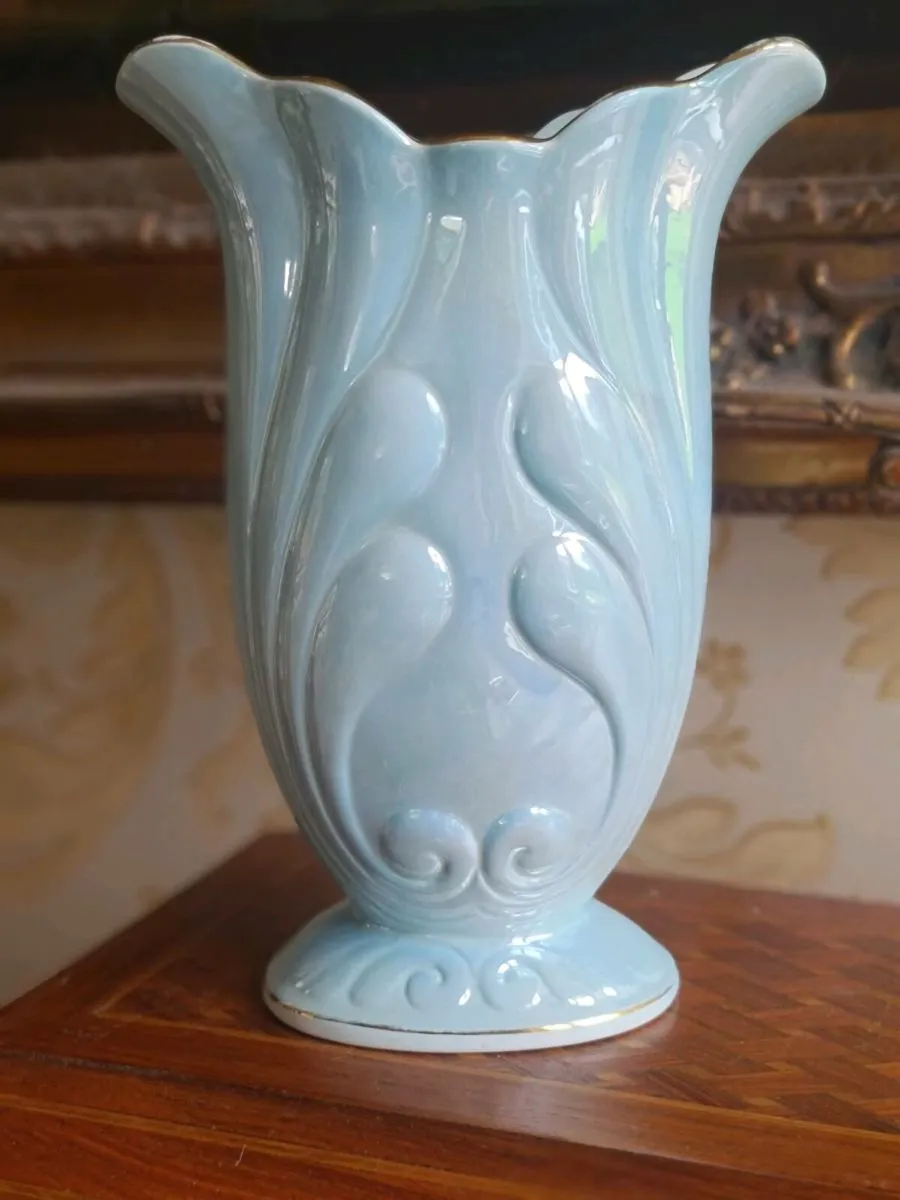 1920s vase POSTAGE AVAILABLE - Image 1
