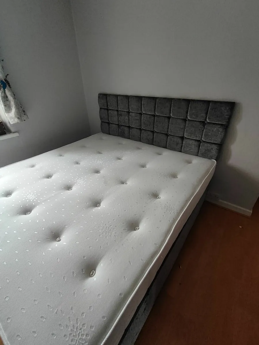 Bed and mattress - Image 1