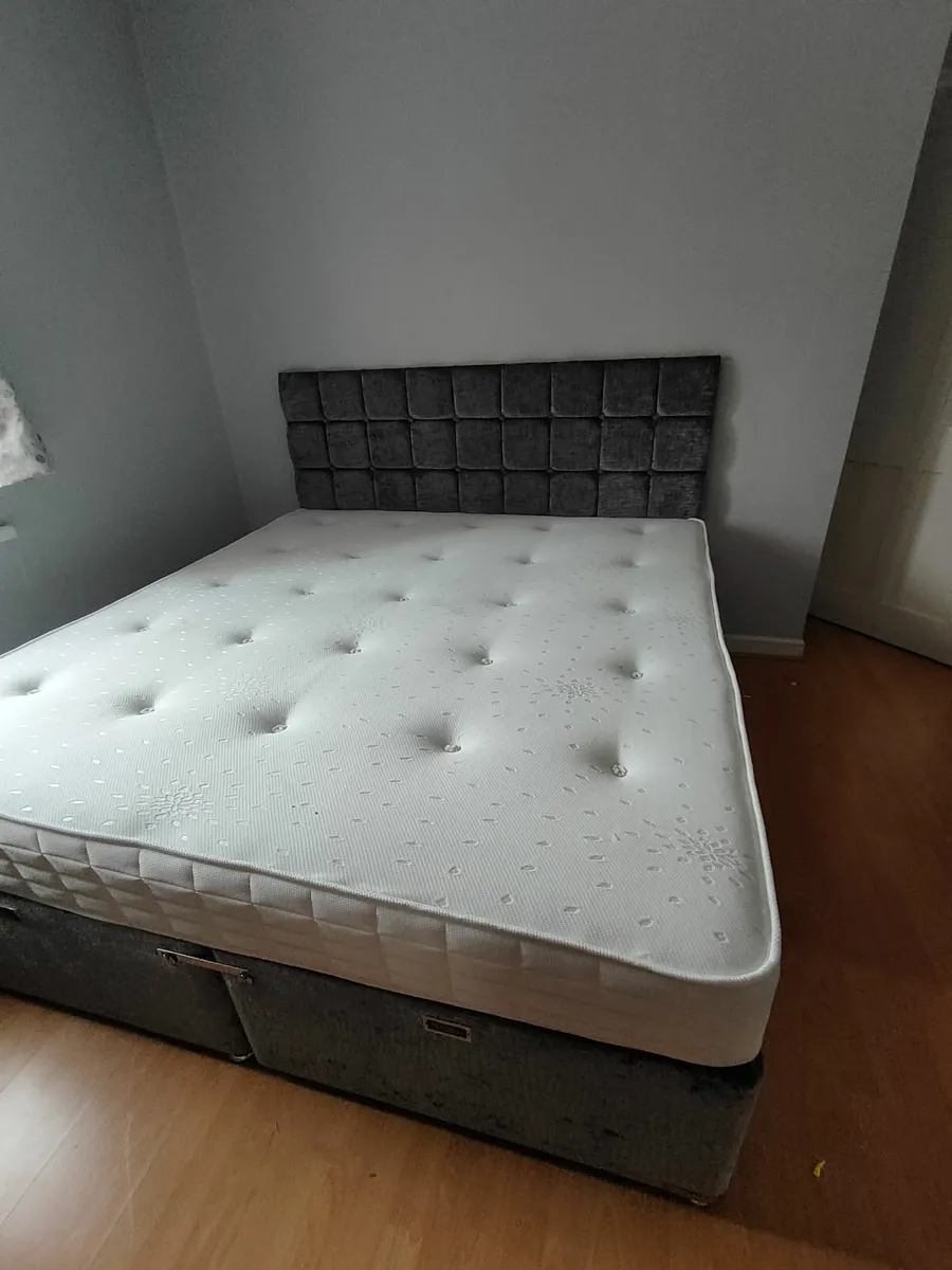 Bed and mattress - Image 2