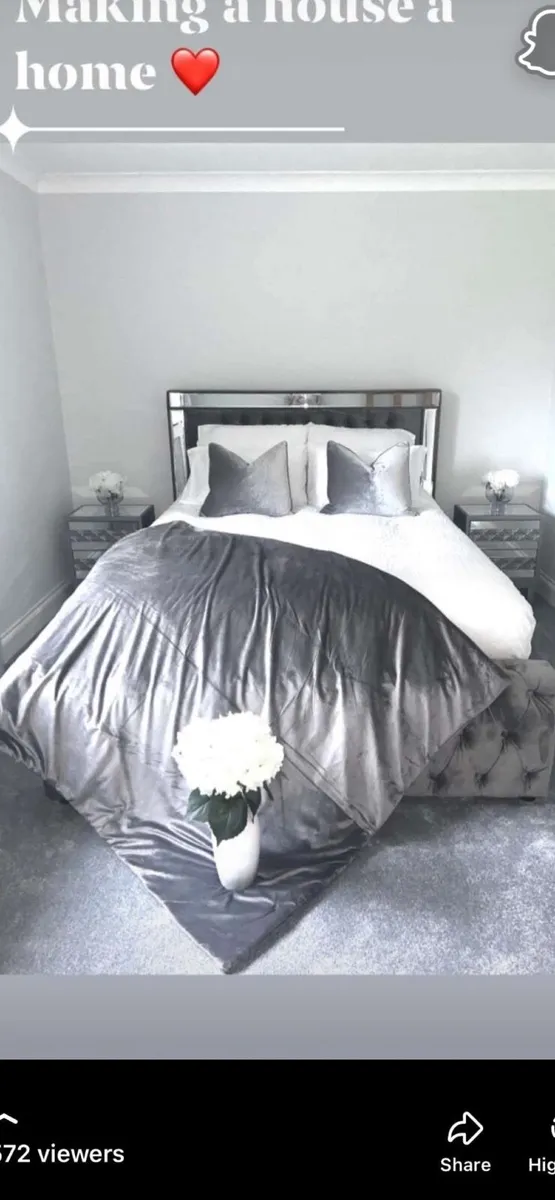 King size bed - Image 1