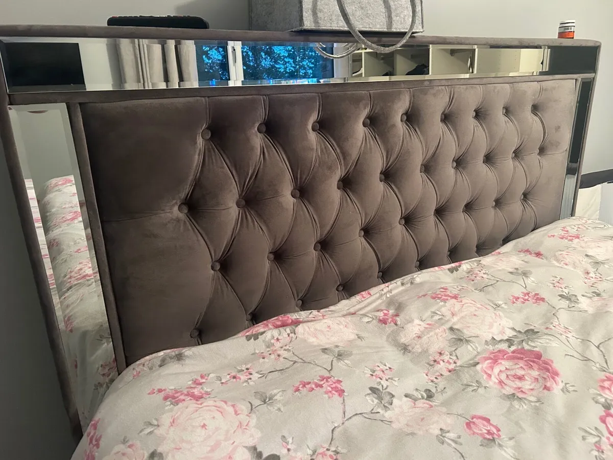 King size bed - Image 3