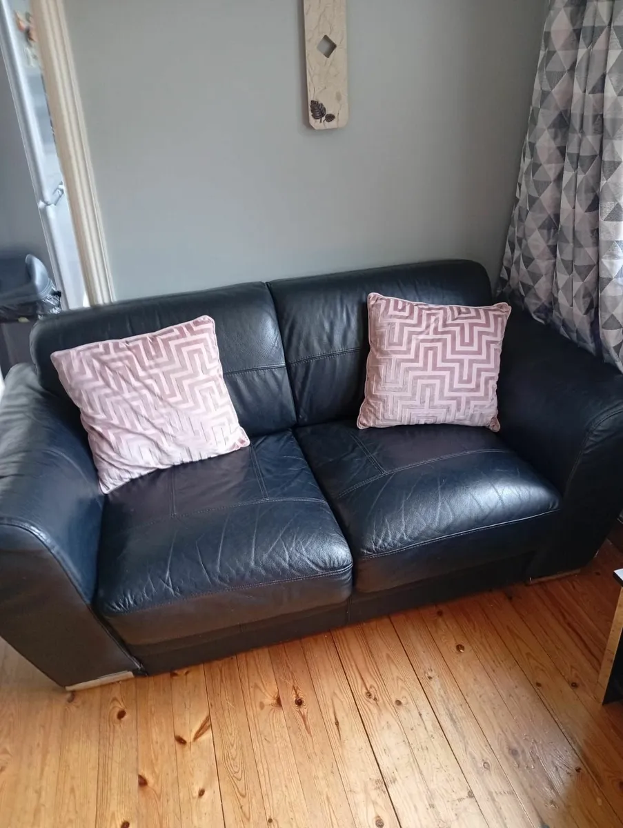 2 seater Couch Free - Image 1
