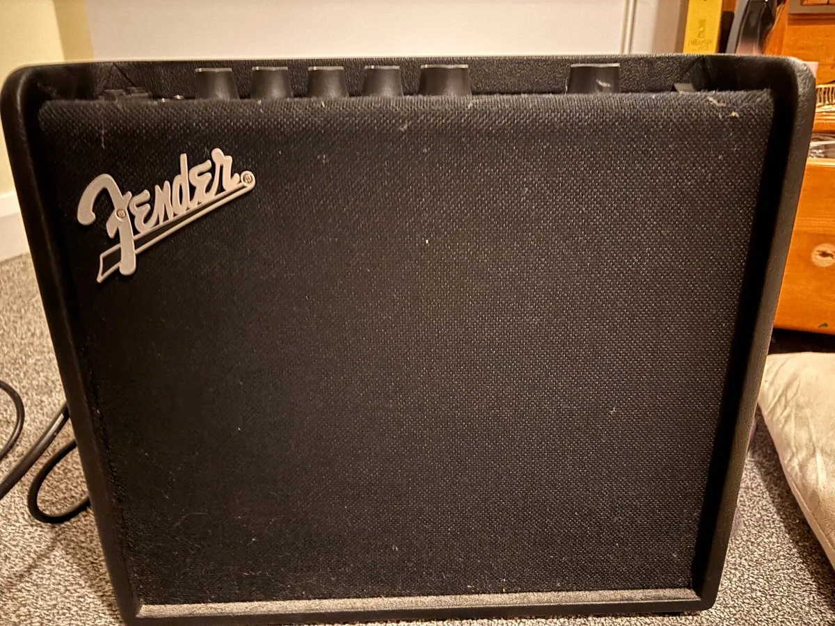 Fender LT25 amplifier - Image 3