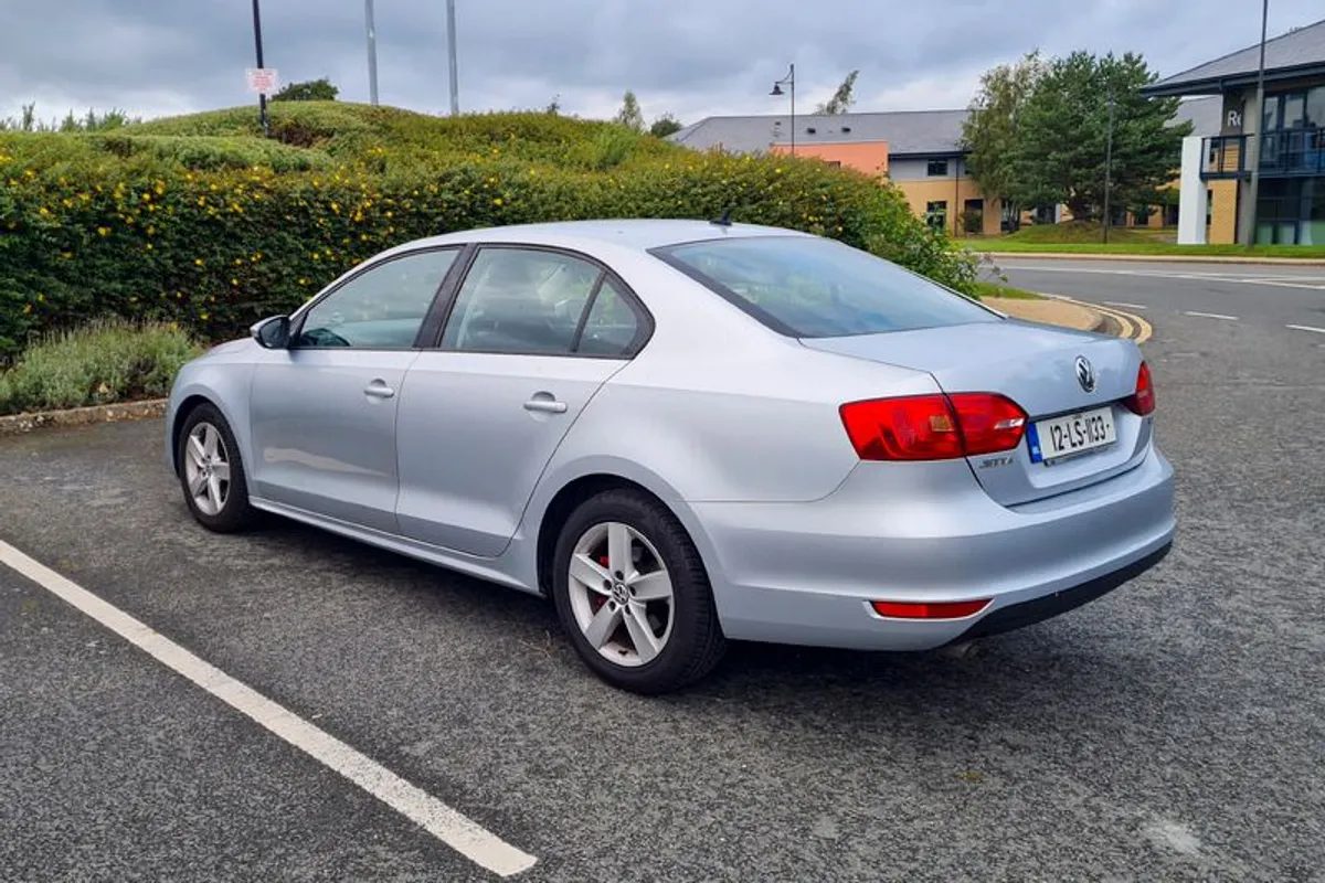 2012 Volkswagen Jetta - Image 2