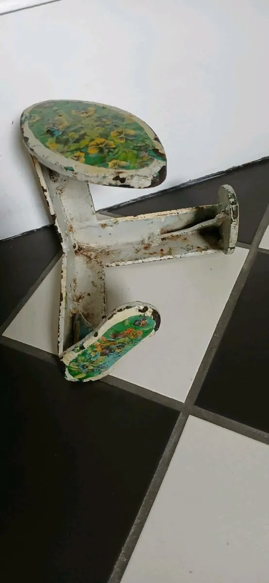 Vintage Painted Shoe Last - Image 4