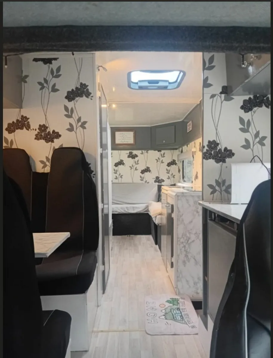 Mercedes Benz Sprinter 412 Motor-Home - Image 3