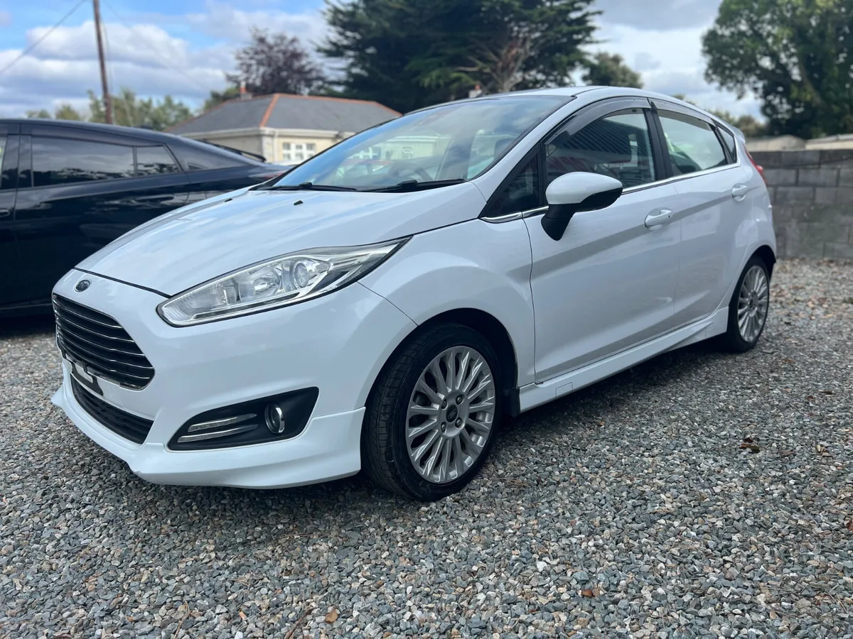 Ford Fiesta **2015** - Image 4