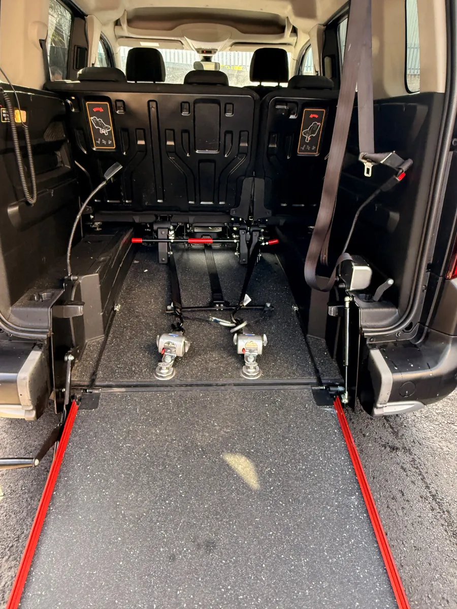 Peugeot Rifter 2020 wheelchair taxi - Image 4