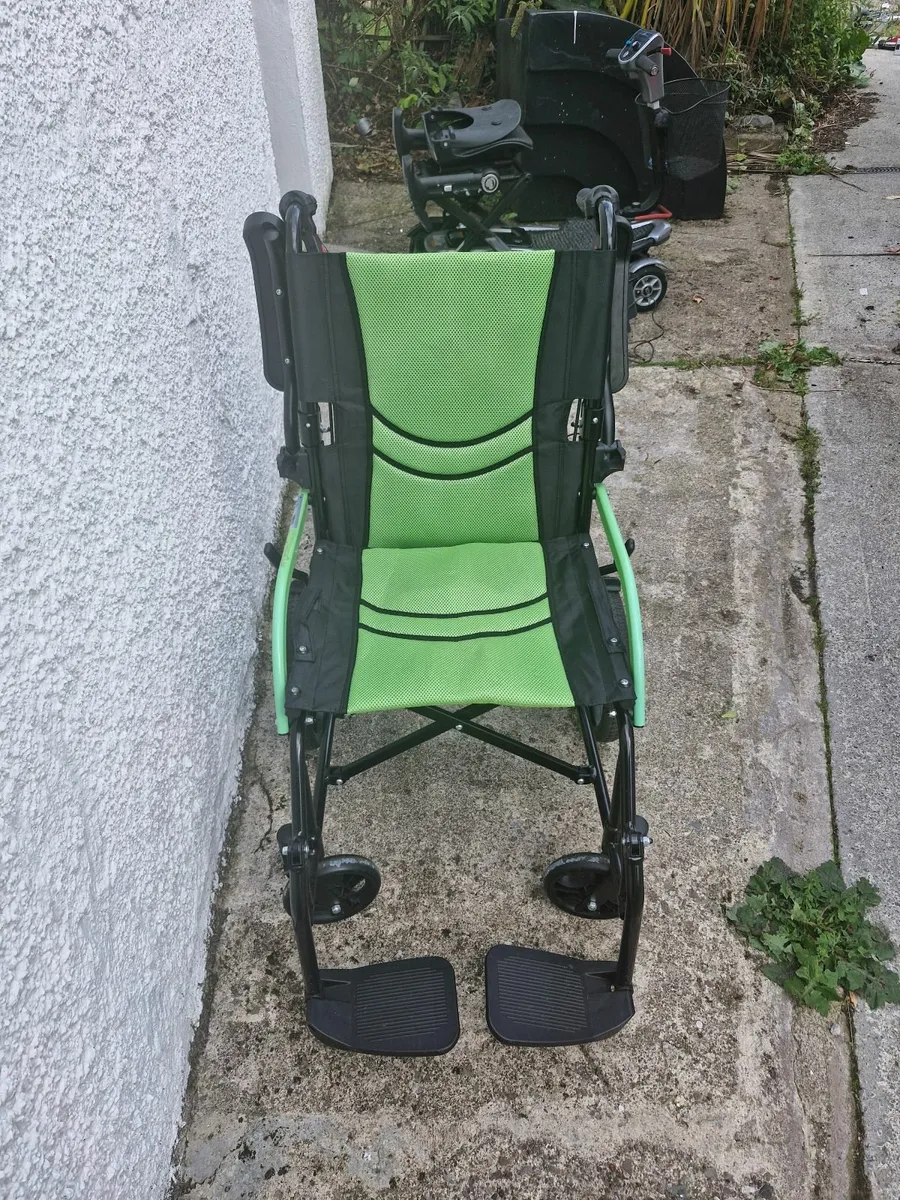 Transit travel folding wheelchair - Image 1