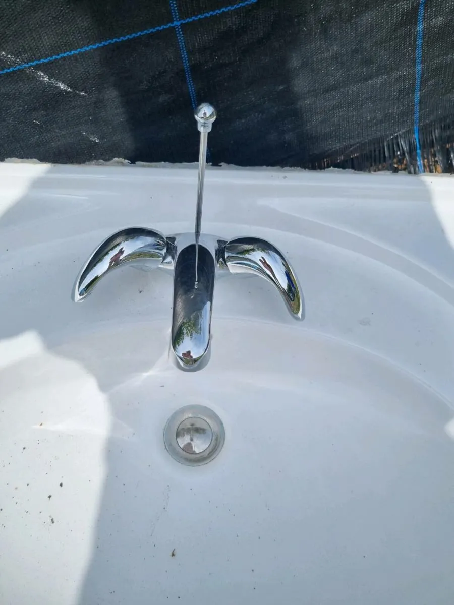 Bathroom sink - Image 2