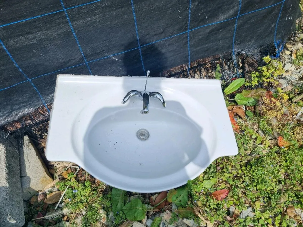 Bathroom sink - Image 4