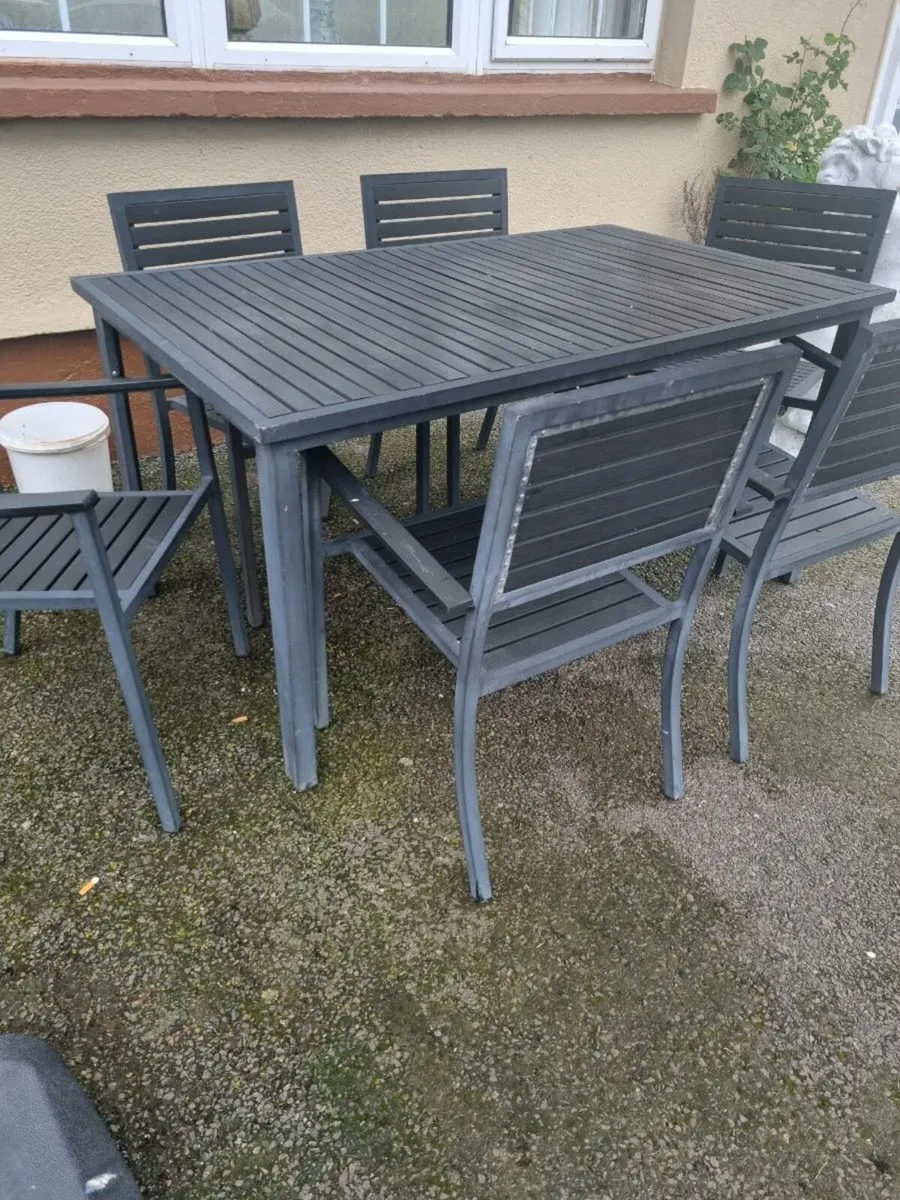 Garden table and chairs - Image 1