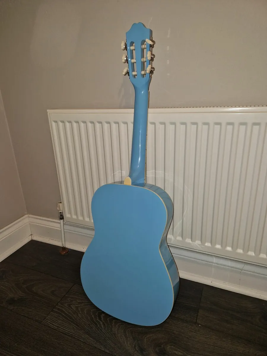 Kids Guitar - Image 3
