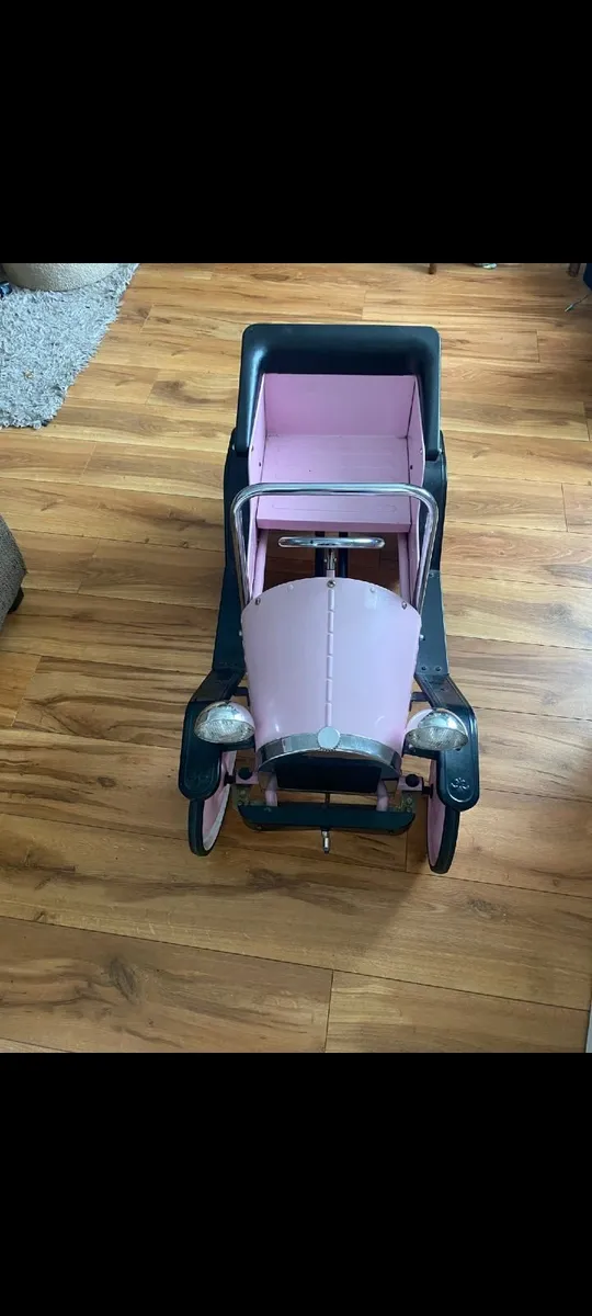 Childs vintage pedal car - Image 1