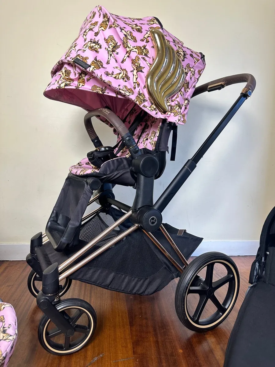 Cybex 3 in 1 platinum Priam Jeremy Scott wings - Image 3