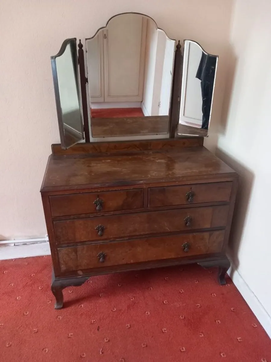 dressing table needs restoration - Image 1
