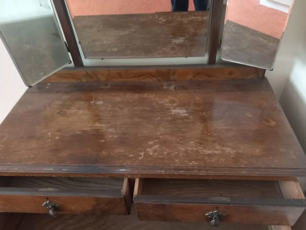 dressing table needs restoration - Image 3