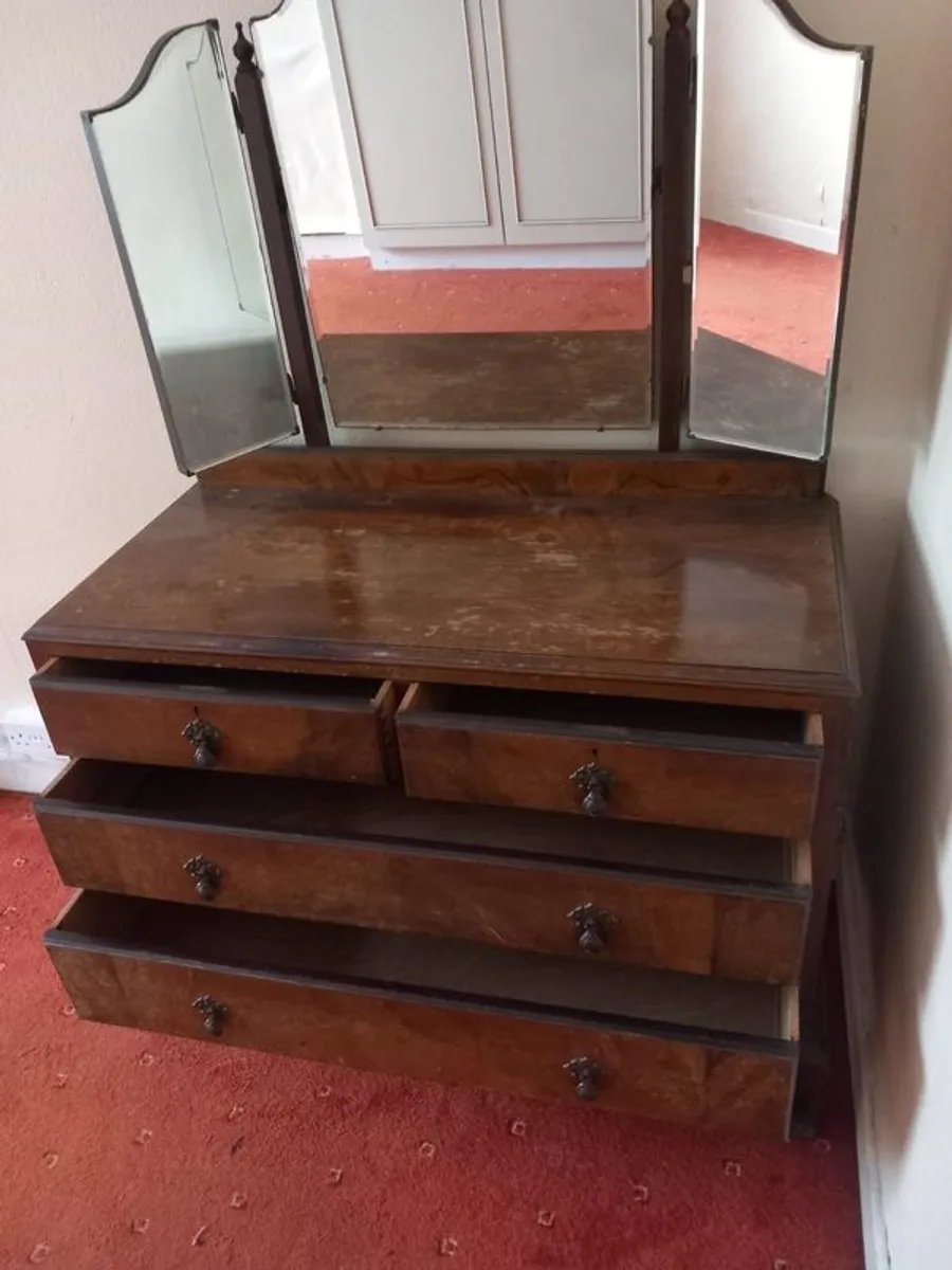 dressing table needs restoration - Image 4