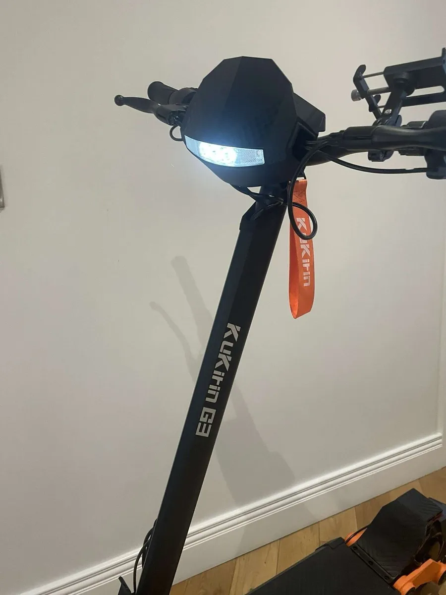 Kugo g3 electric scooter - Image 2