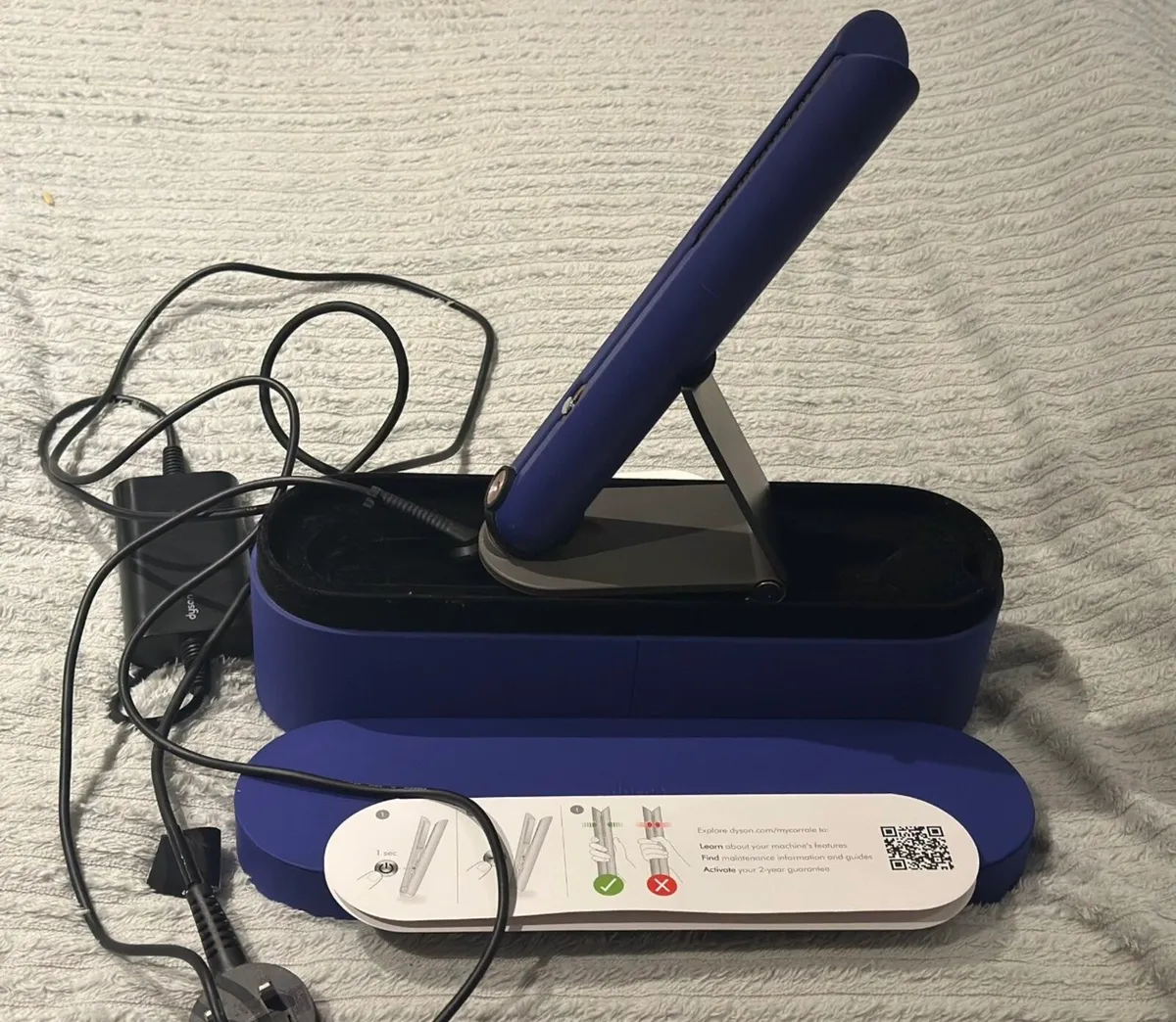 Dyson hair straightener - Image 1