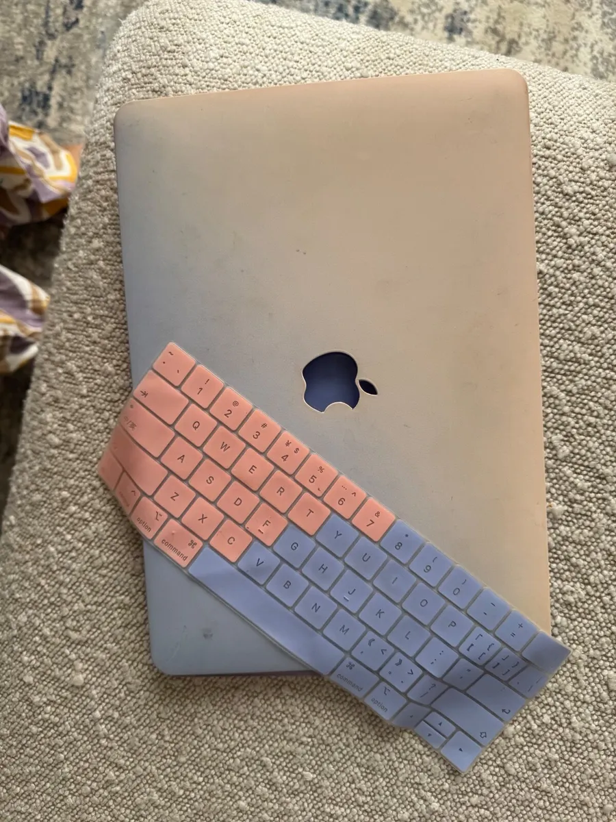 2018 MacBook Pro 13-inch with Touch Bar Laptop - Image 4