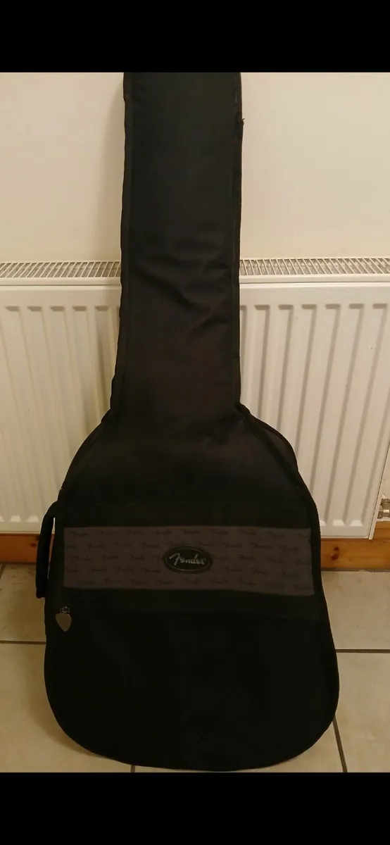 Fender padded guitar case - Image 1