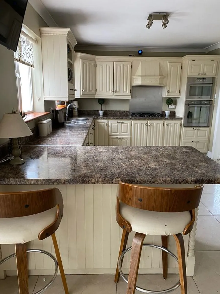 kitchen units - Image 1