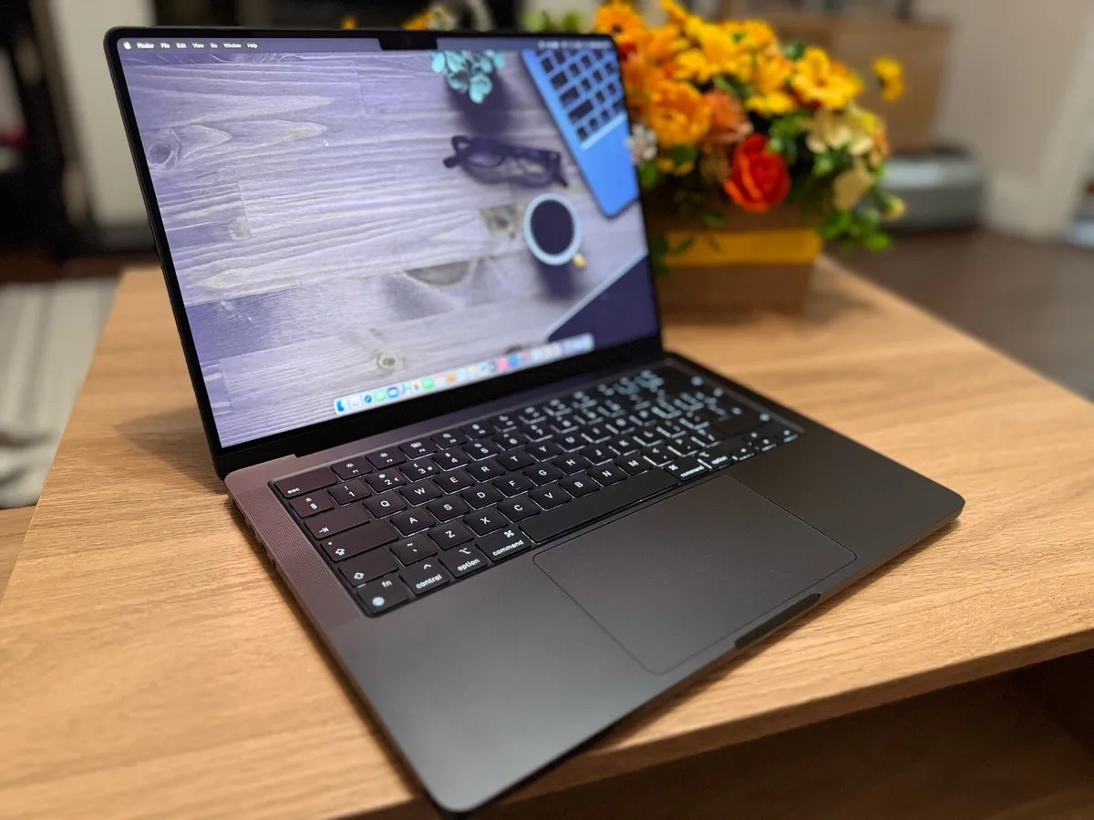 Macbook Pro 14” M4 Pro 24 GB 512 SSD - Image 1