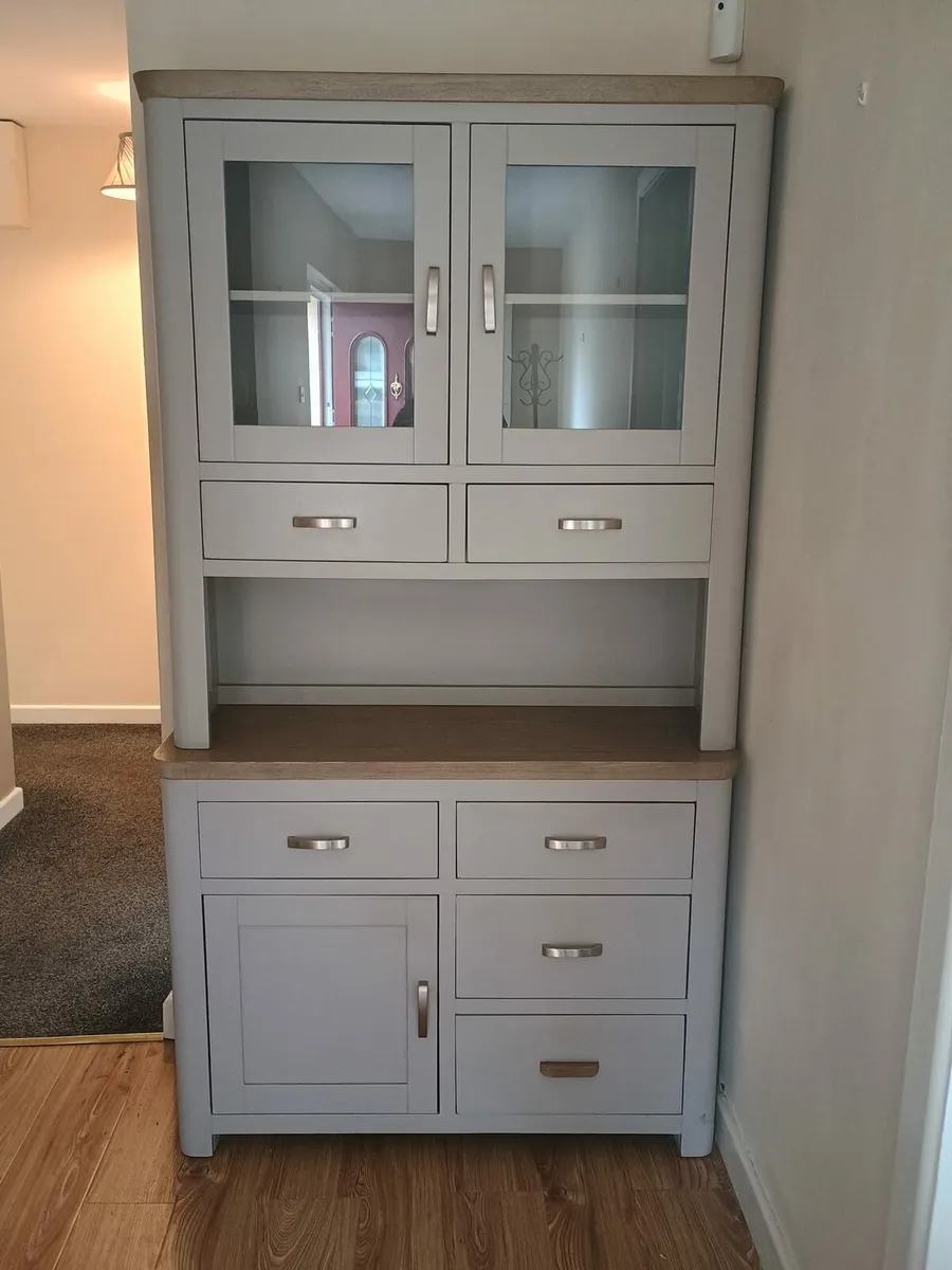 Cabinet - Image 1