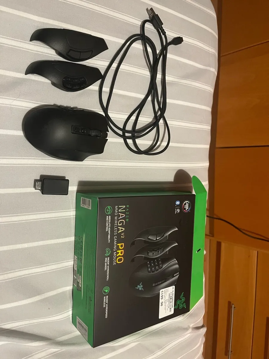 Razer Naga V2 Pro MMO WIRELESS GAMING MOUSE - Image 1