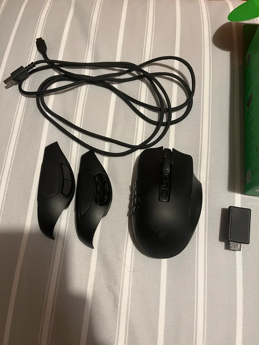 Razer Naga V2 Pro MMO WIRELESS GAMING MOUSE - Image 3