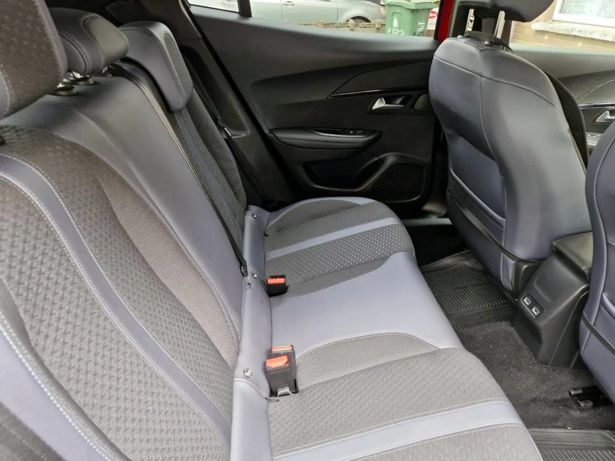 Peugeot 2008 1.2 - Image 3