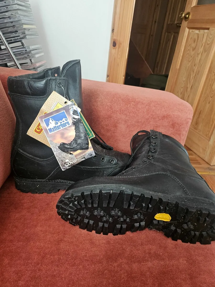 Matterhorn boots, battery charger nav lights - Image 2