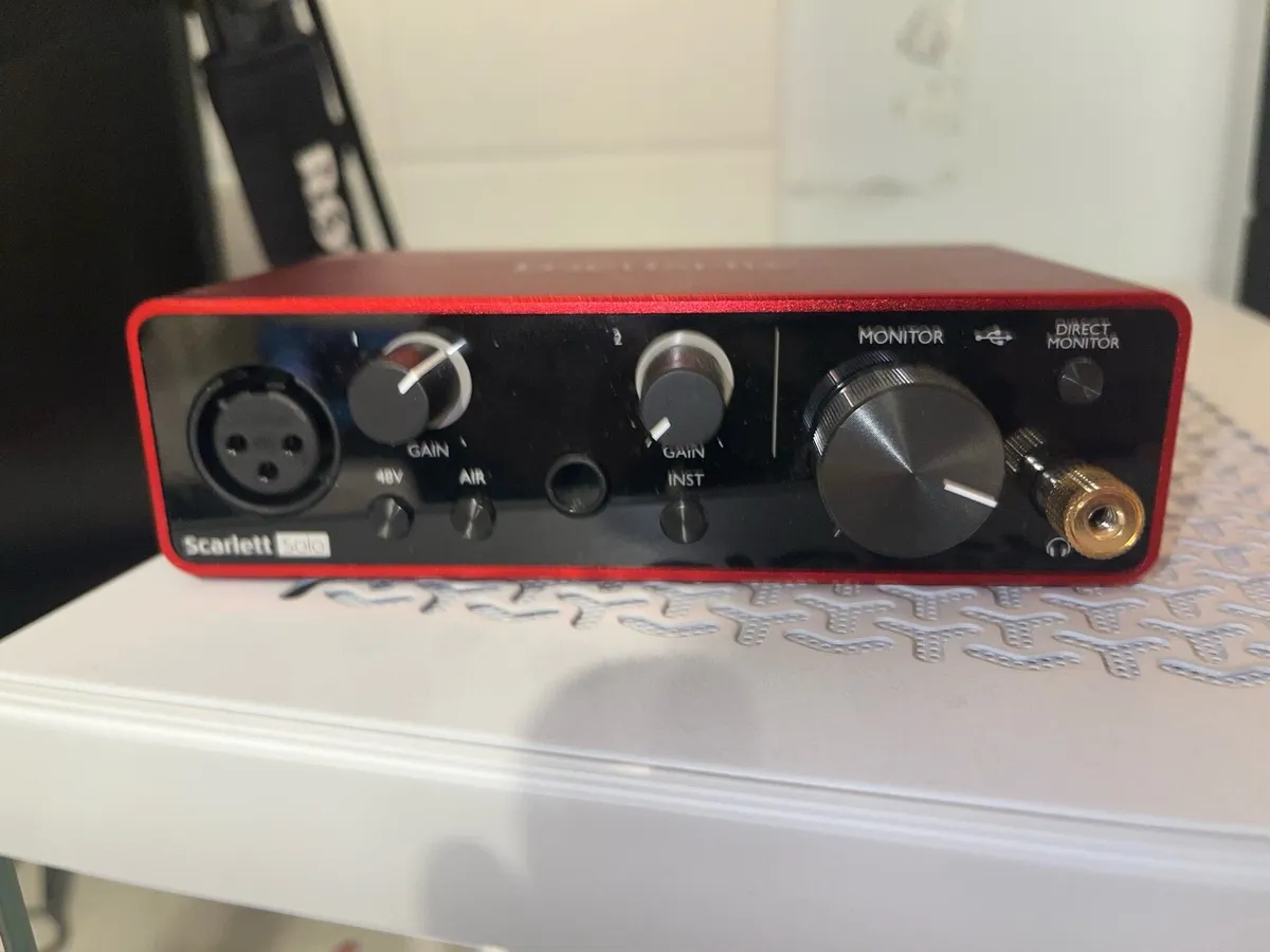 Focusrite Scarlett solo 3rd gen usb audio interfac - Image 1