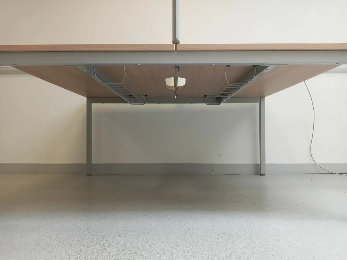 Delivery - Set of 2 Modular Desks with Divider - Image 3