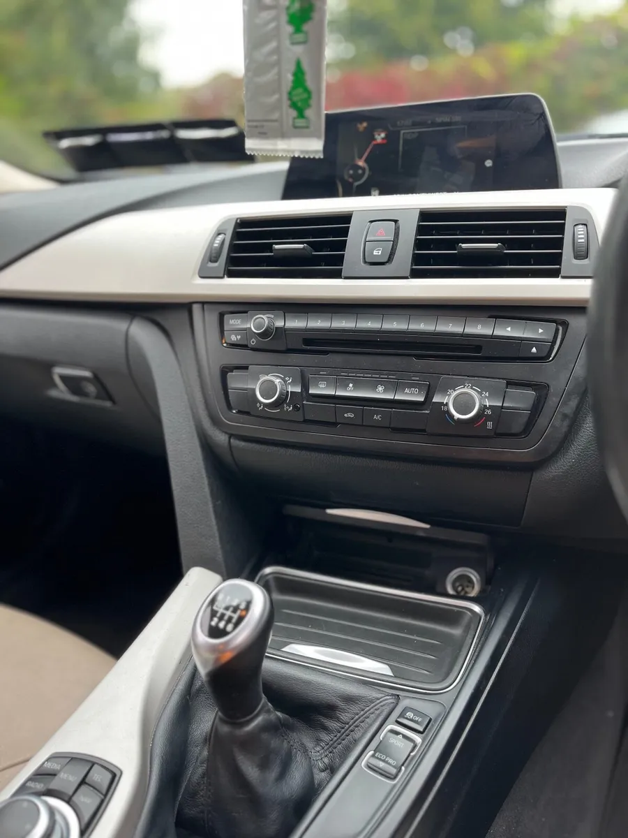 BMW 3-Series 2015 - Image 2
