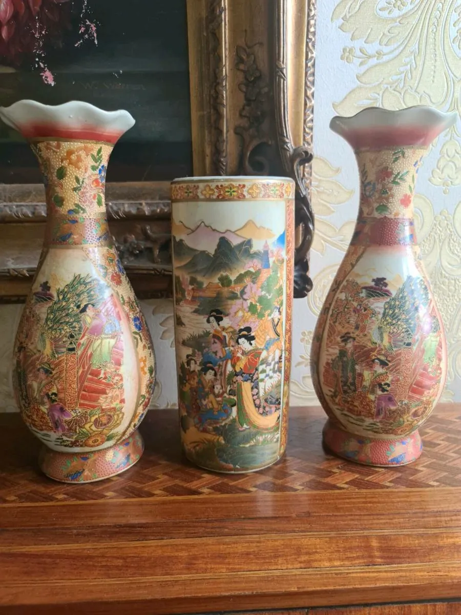 Satsuma vases POSTAGE AVAILABLE - Image 1