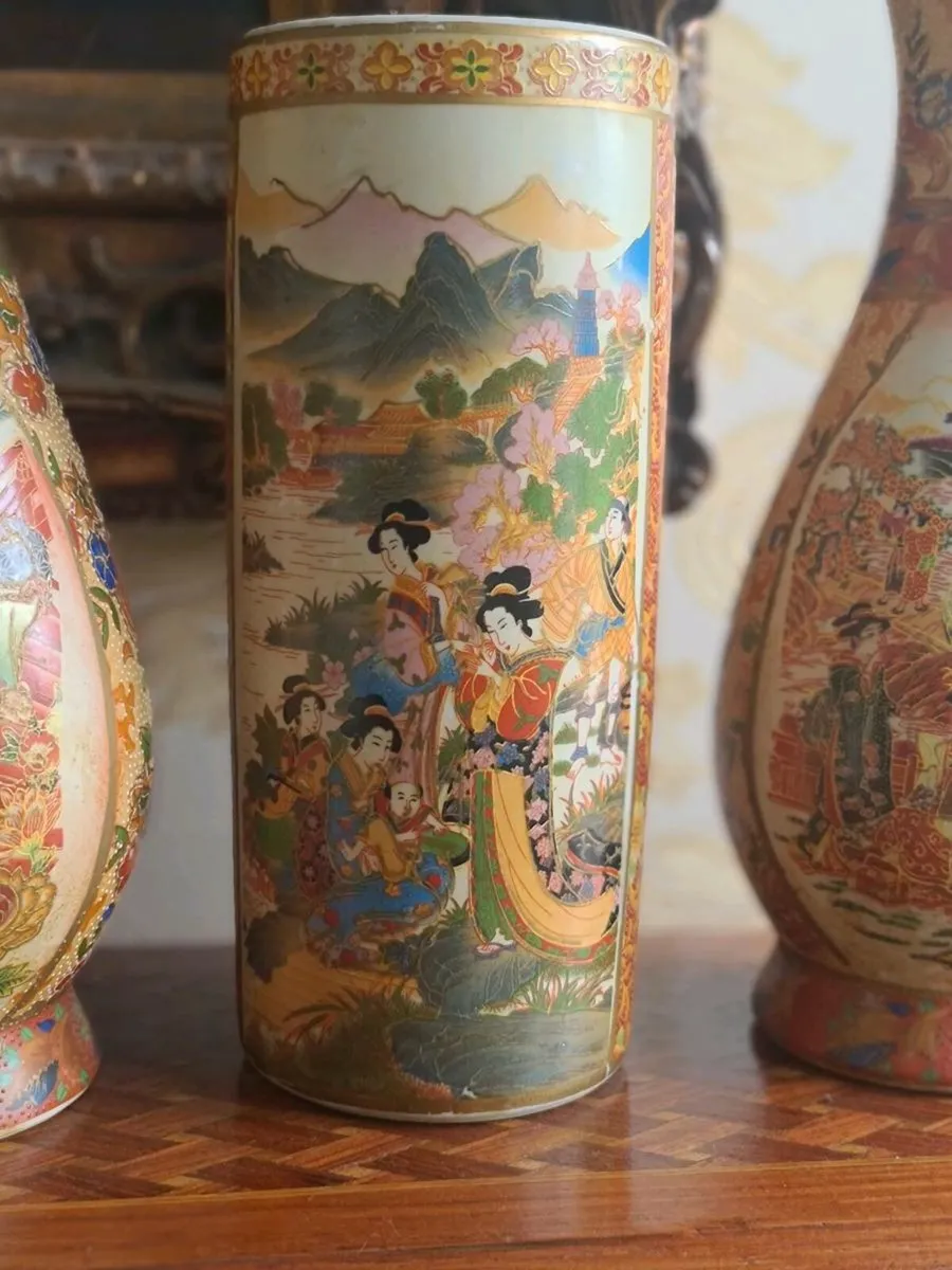 Satsuma vases POSTAGE AVAILABLE - Image 2