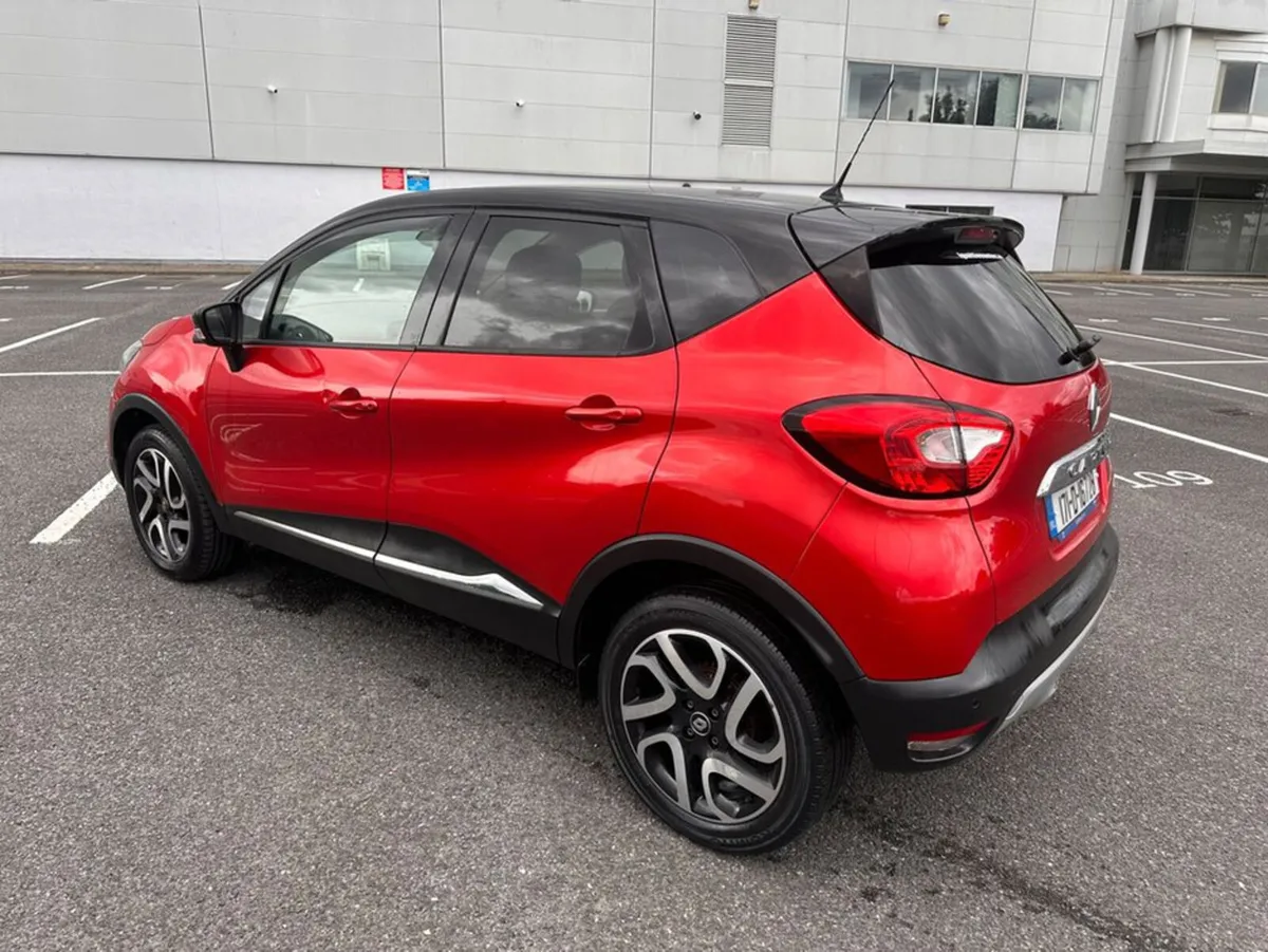 Renault Captur TCE PETROL, SIGNATURE MODEL, LEATHE - Image 3