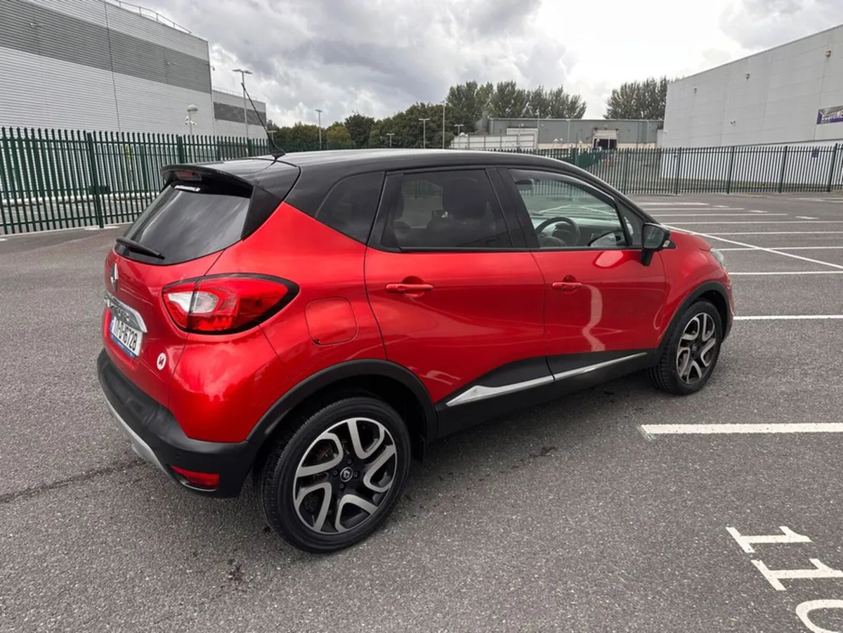 Renault Captur TCE PETROL, SIGNATURE MODEL, LEATHE - Image 4
