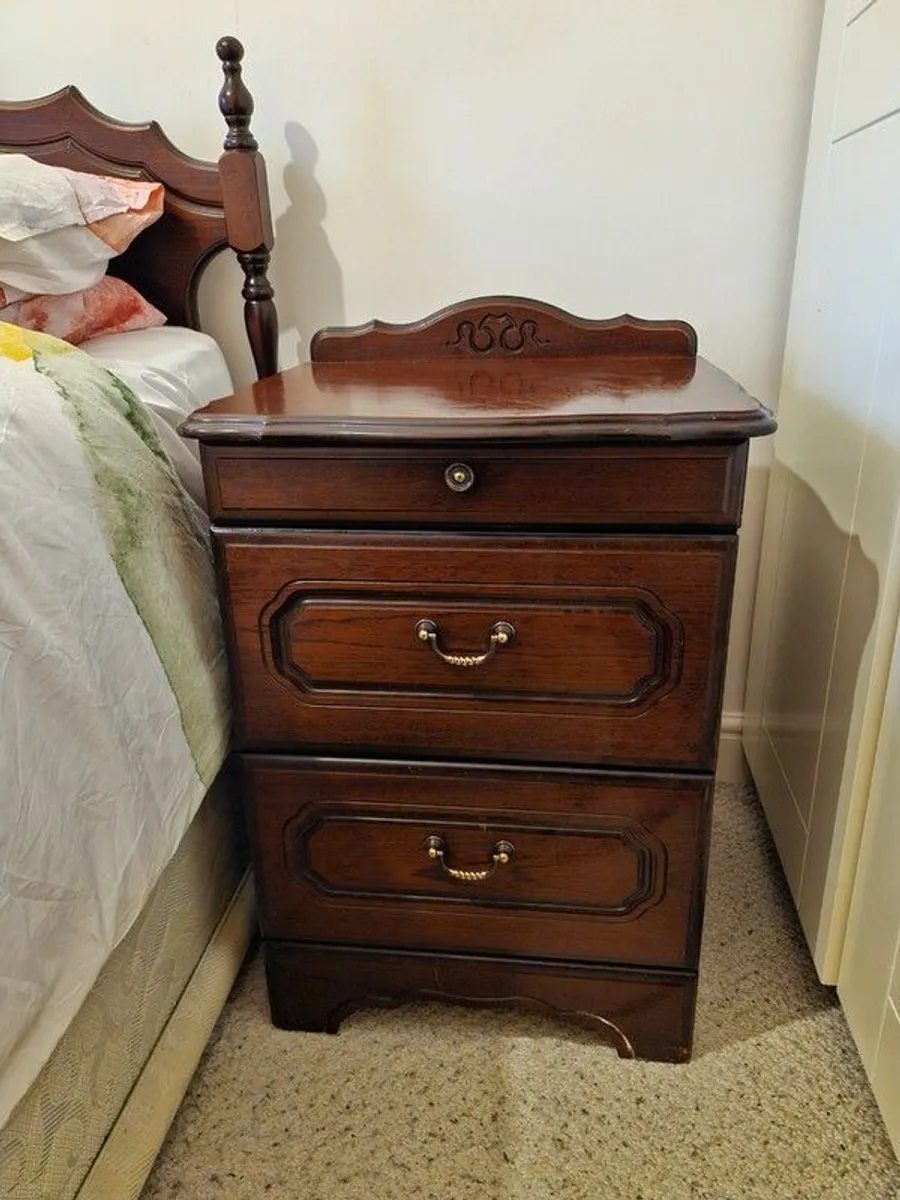 Beutiful vintage single bed, side locker, and shelf set - Image 1