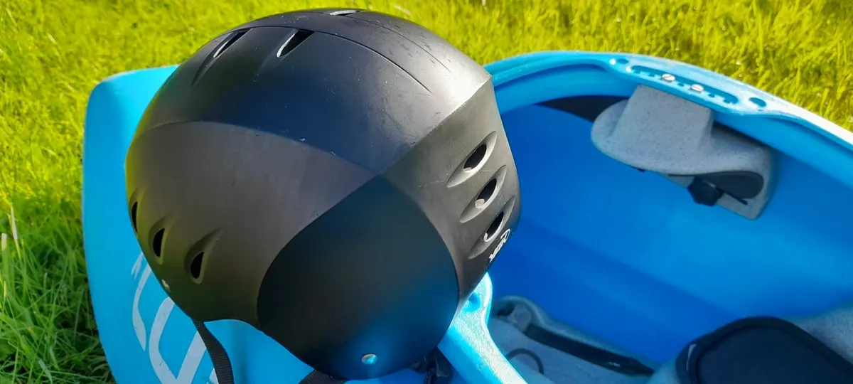 Kayak Fluid Playboat Complete Outfit - Image 2