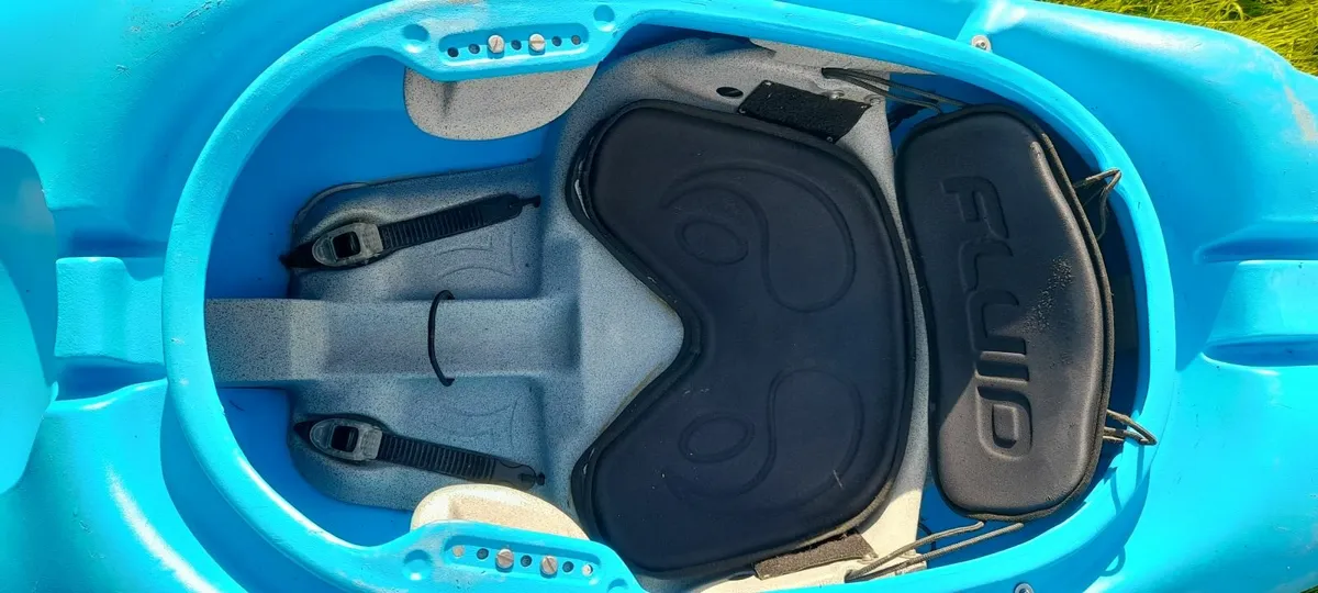 Kayak Fluid Playboat Complete Outfit - Image 3